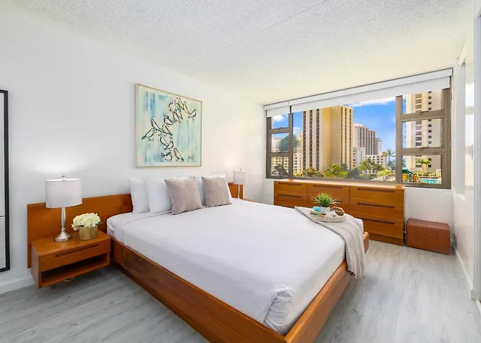 Stylish Waikiki Banyan 1Br Condo With Free Parking!
