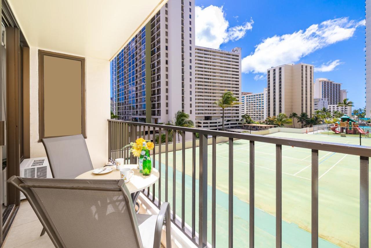 Stylish Waikiki Banyan 1br With Free Parking! *