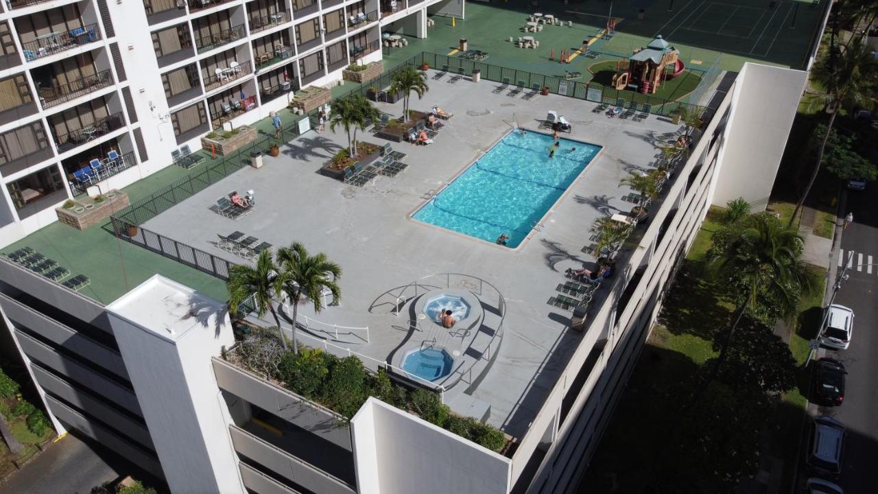 Stylish Waikiki Banyan 1br With Free Parking! *