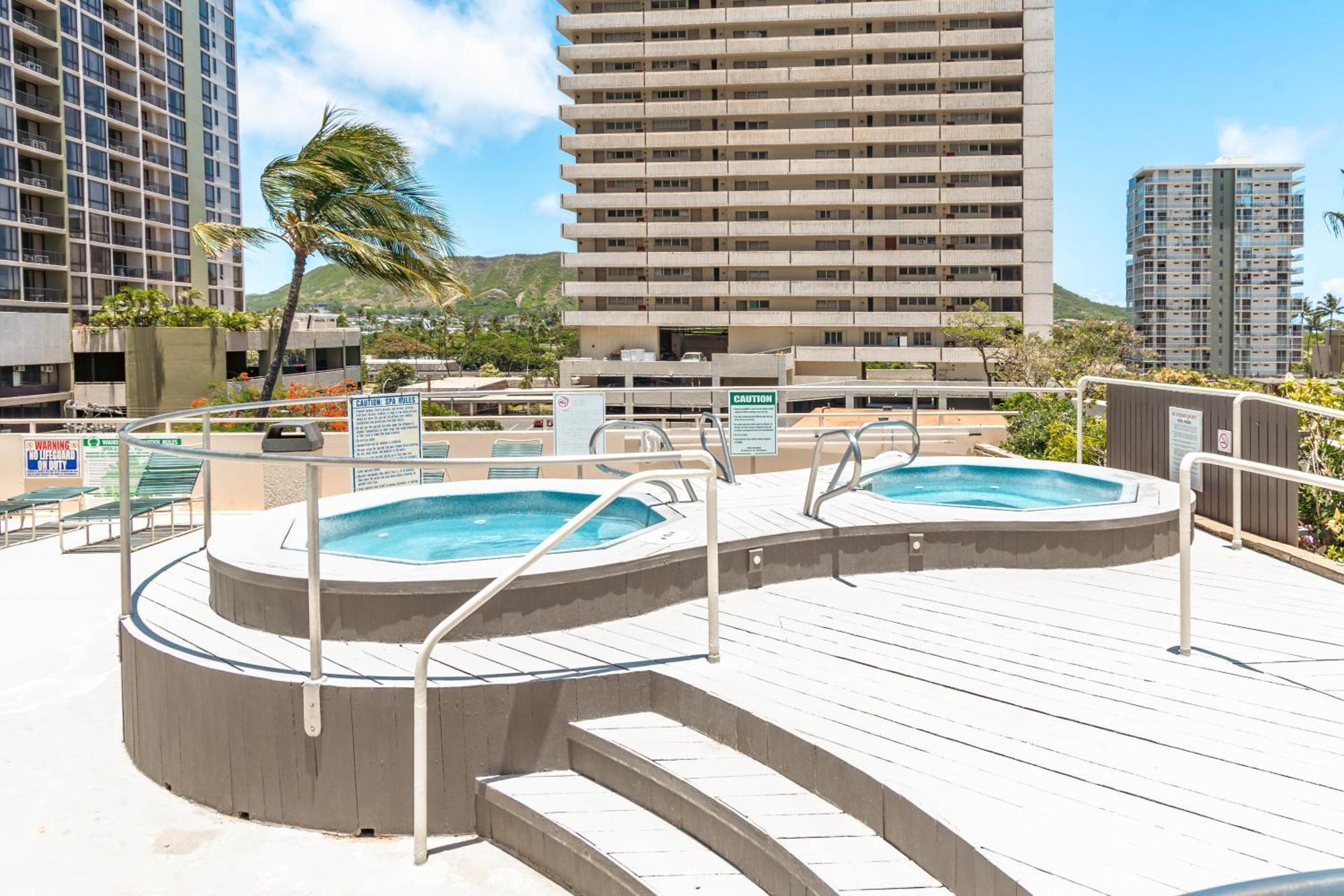 Stylish Waikiki Banyan 1br With Free Parking! Honolulu
