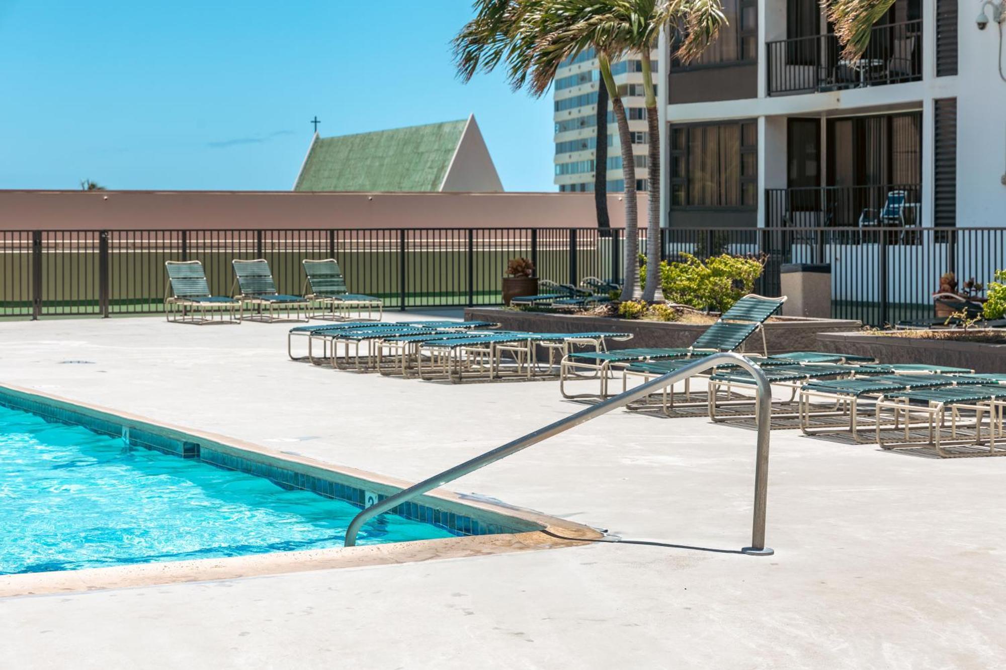 Stylish Waikiki Banyan 1br With Free Parking! Apartment